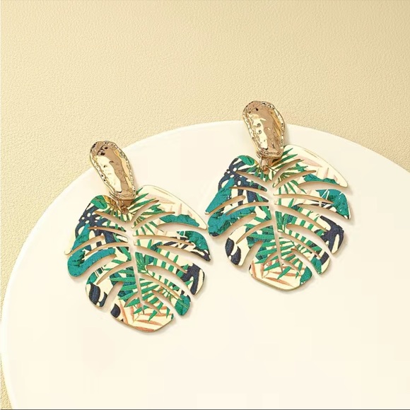 14K GOLD plated green and gold leaf vacation drop earrings new with tags NWT - Picture 2 of 6